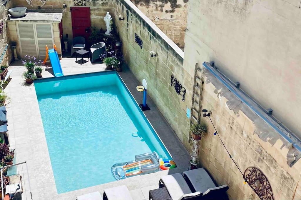 شقة Free Breakfast, Pool, Spacious Aircon Hideaway موستا المظهر الخارجي الصورة