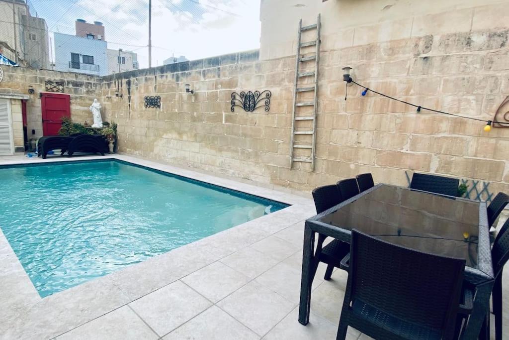شقة Free Breakfast, Pool, Spacious Aircon Hideaway موستا المظهر الخارجي الصورة