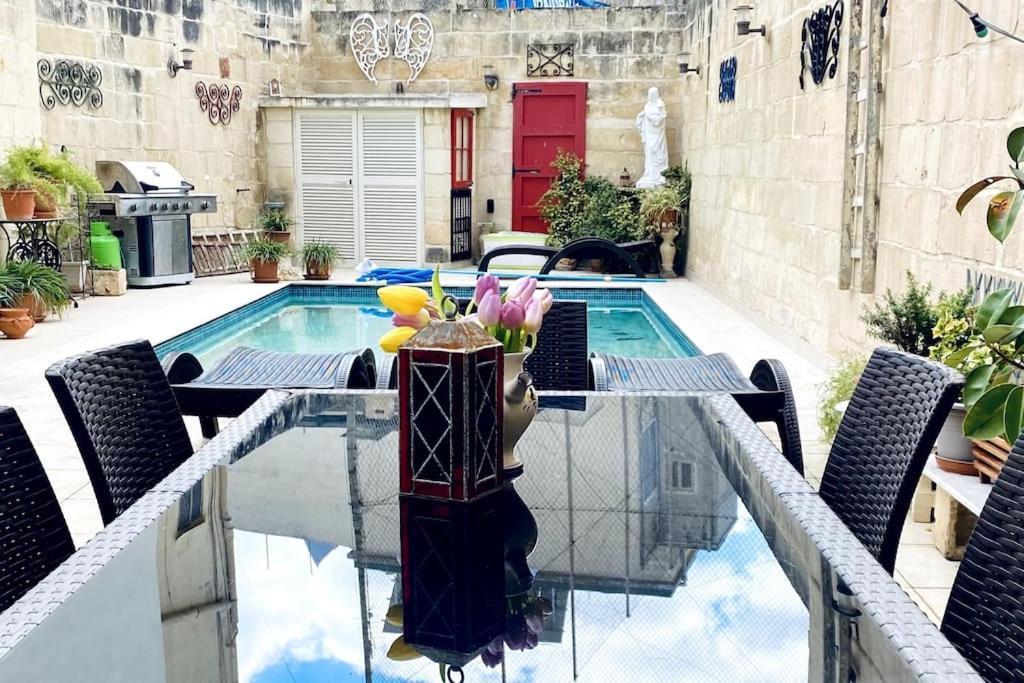 شقة Free Breakfast, Pool, Spacious Aircon Hideaway موستا المظهر الخارجي الصورة